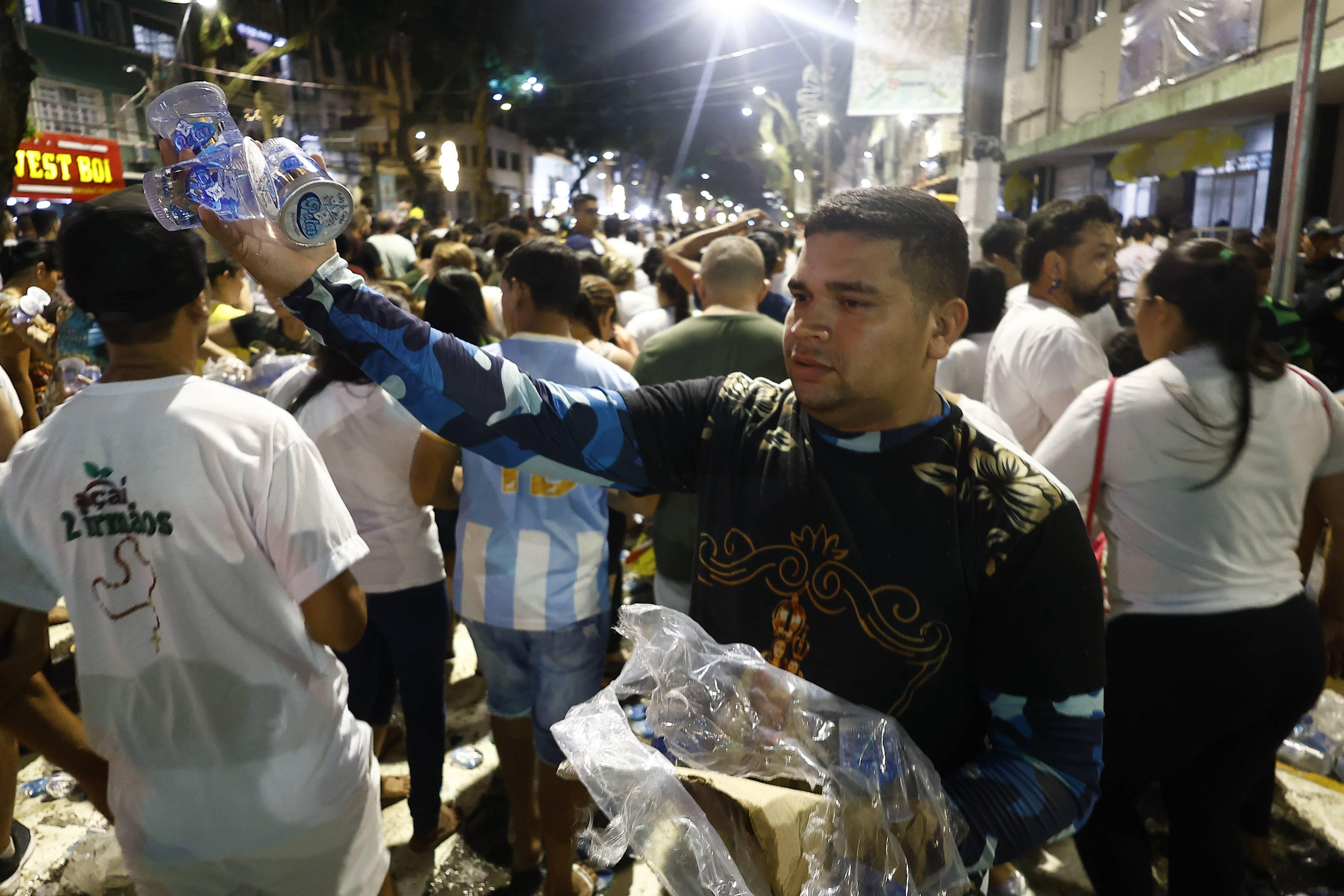 Gestos de solidariedade marcam o caminho dos romeiros no Círio de Nazaré
